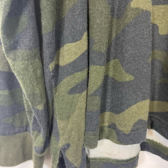 PINK Long Sleeve Camo Tee Size Large - Picture 5 of 6